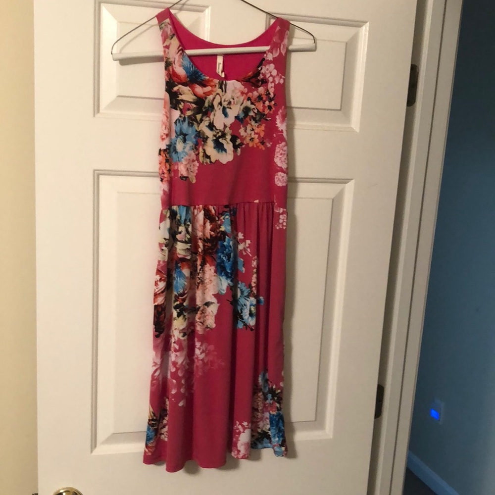 Size medium tank dress.